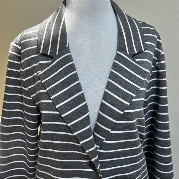 AE Sport~Nautical Striped Blazer~Size 14~Grey with White Stripes - Picture 2 of 9